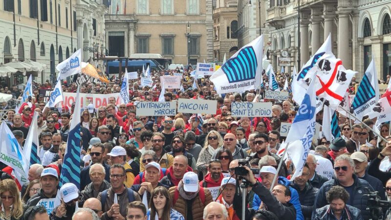 Roma: Balneari, oltre 5000 in corteo a difesa aziende e lavoro