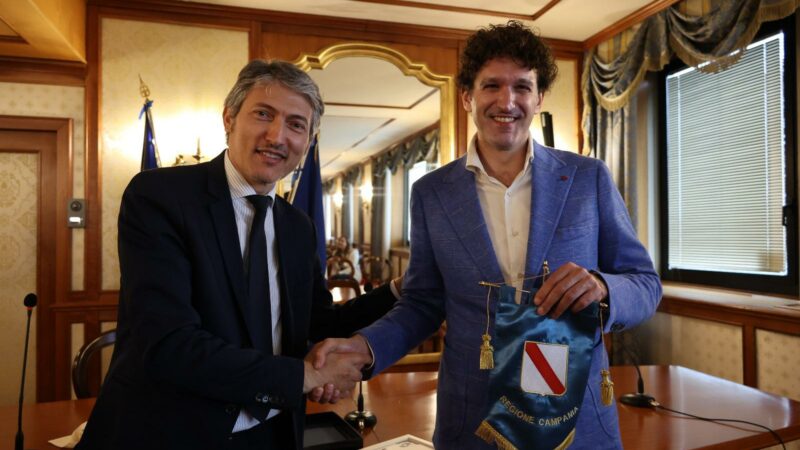 Regione Campania: Premio Eccellenze Campane, consigliere Pellegrino consegna riconoscimento a Gianluigi Lembo